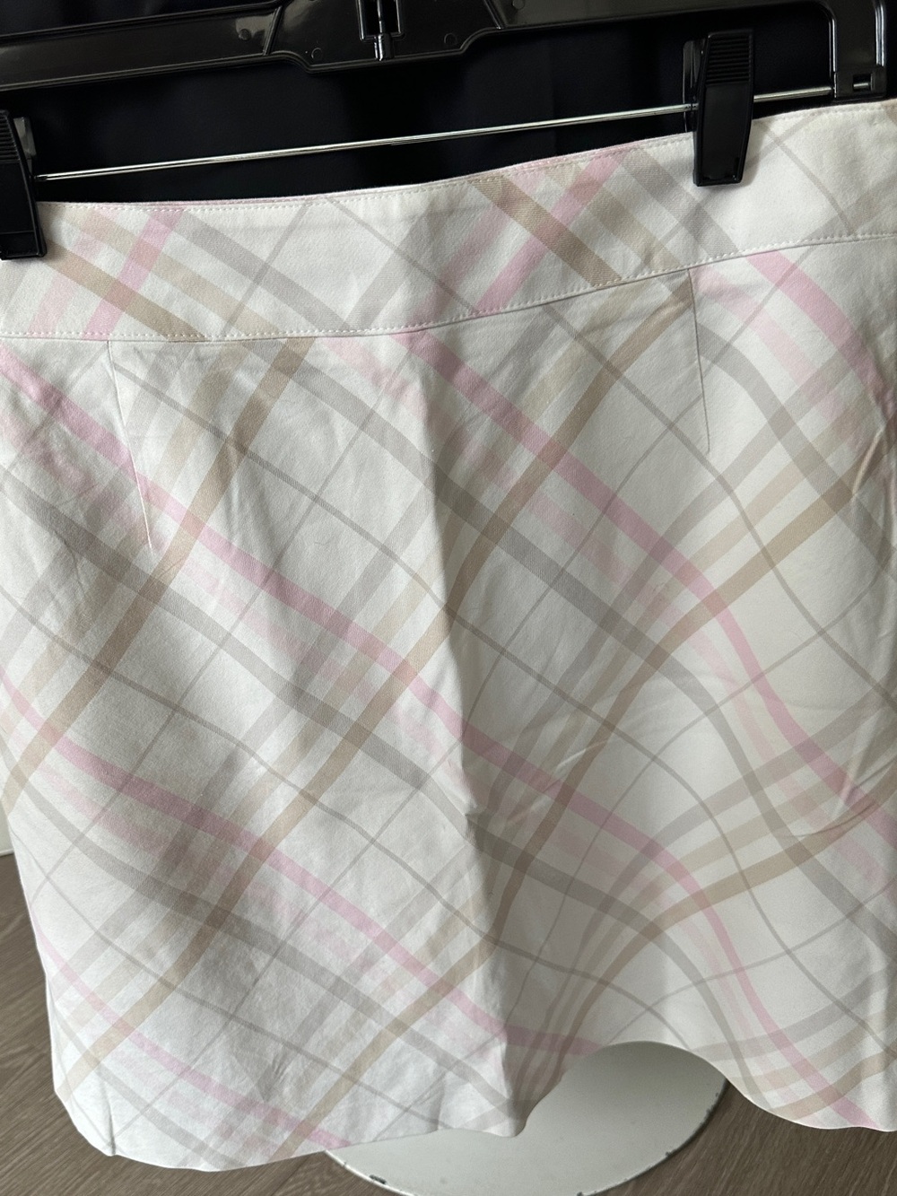 Burberry Golf Skirt with interior shorts.  Classic White Pink Beige Plaid. - Picture 2 of 7